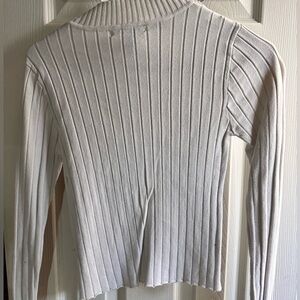 Long white sleeve turtleneck, size M, worn once